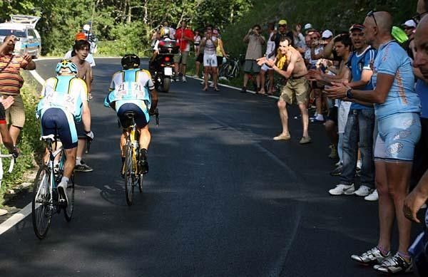 Danilo Di Luca (LPR Brakes) leads the group of overall contenders.