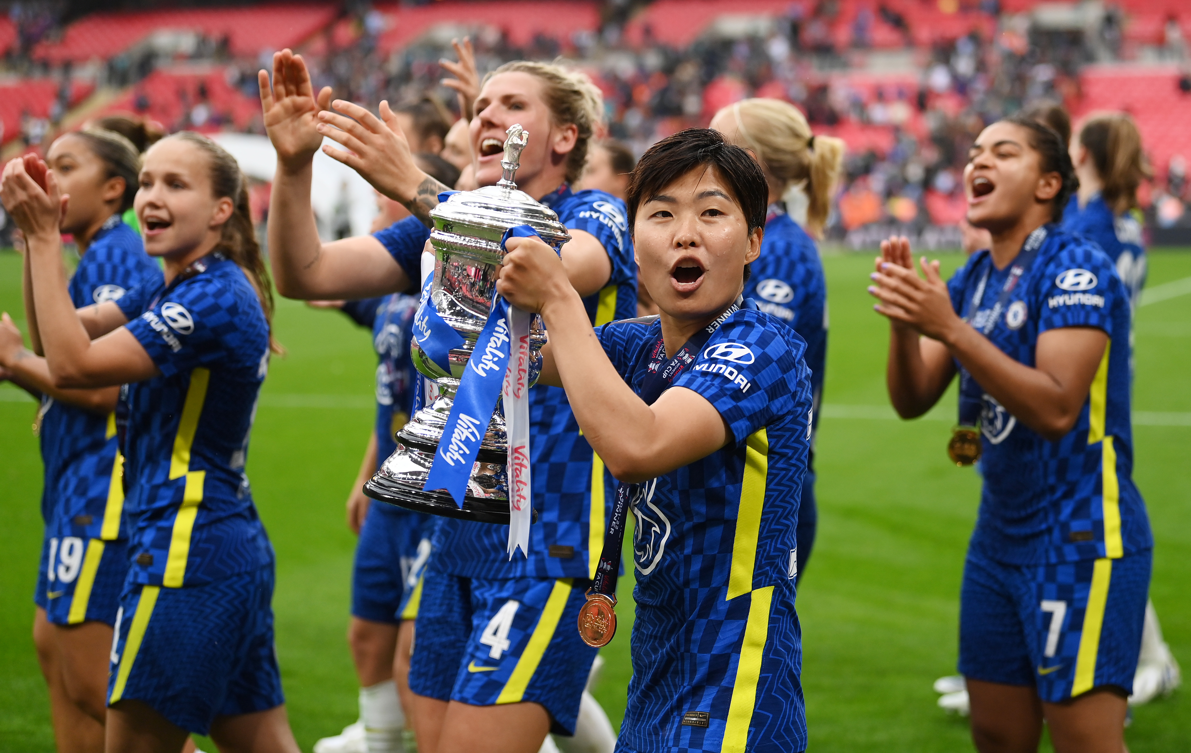 Ji So-Yun holding a trophy