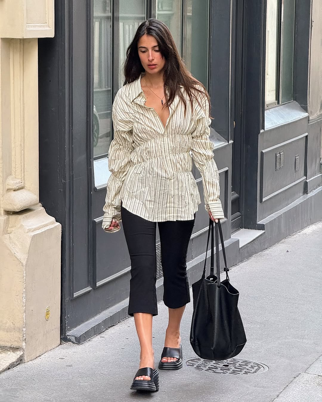 Tamara Mory in capris