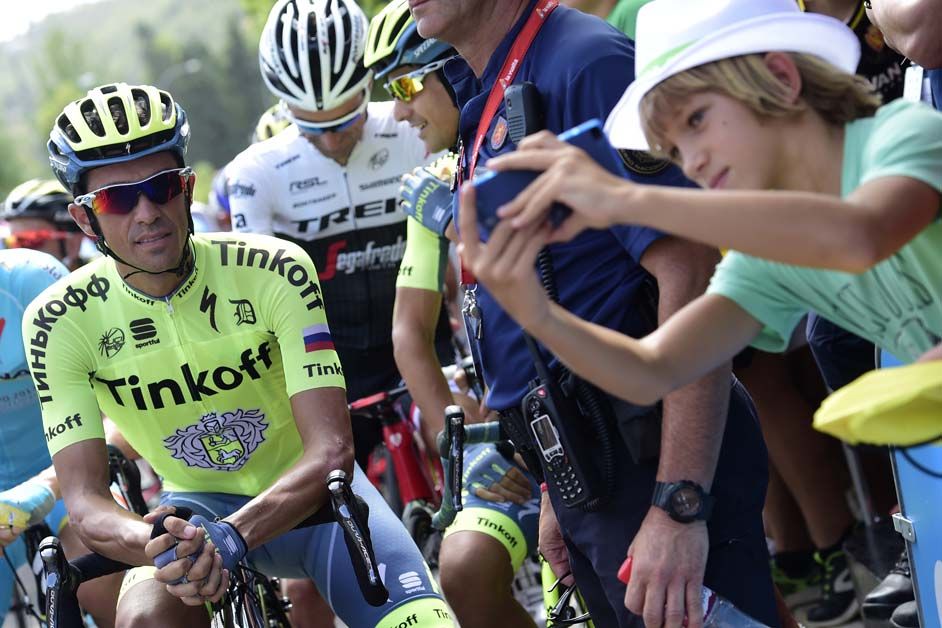 Alberto Contador waits for the stage start