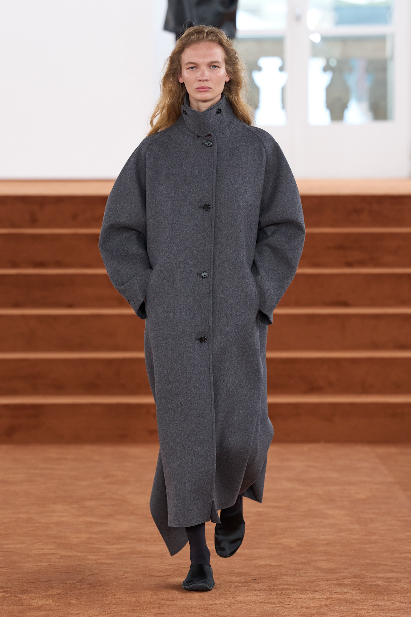 Jil Sander fall/winter 2026 model on the runway.