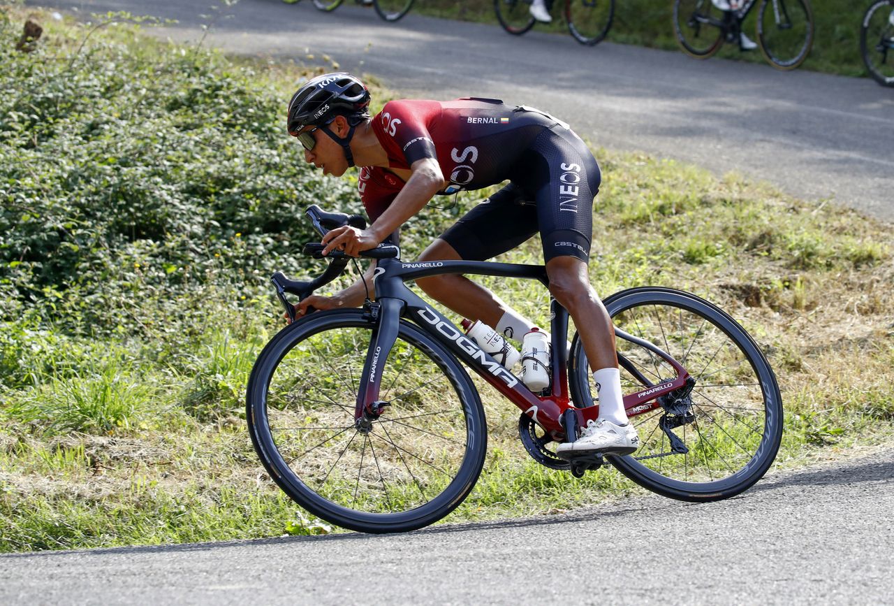 Egan Bernal (Team Ineos) tackles the Monte Serra descent