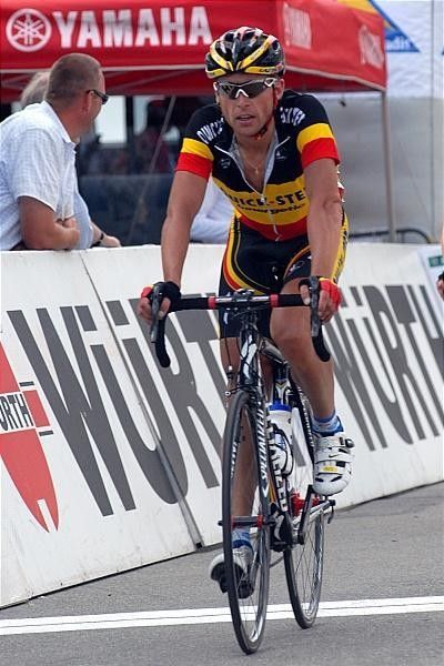 Belgian Champion Stijn Devolder (Quick Step) comes to the line.