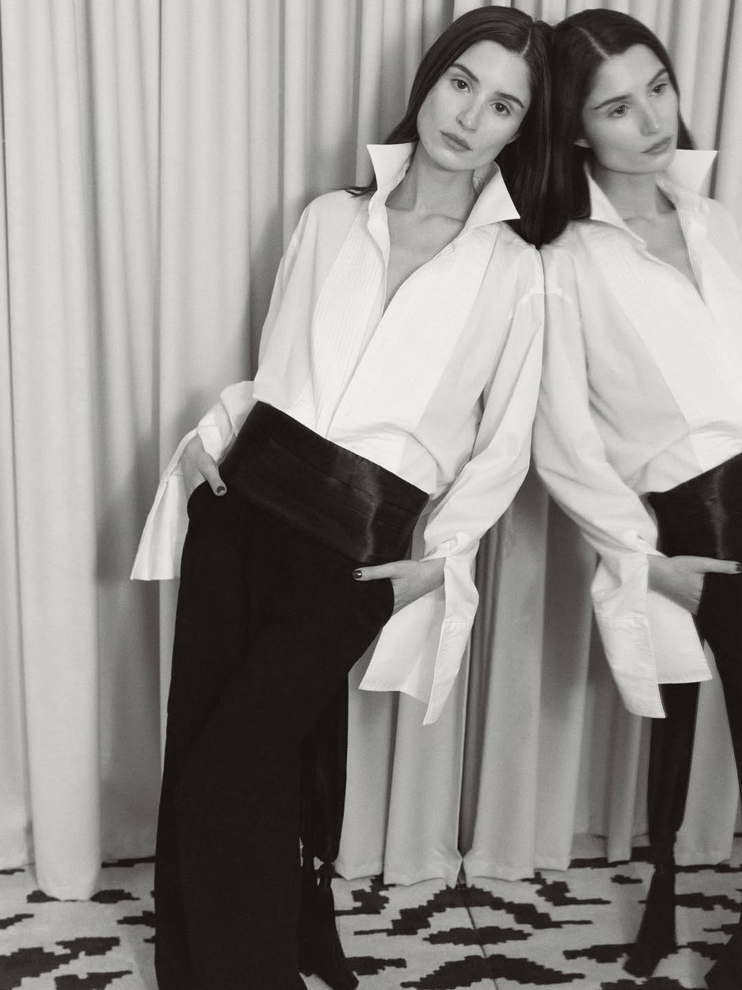 Model wearing the Atelier J&amp;eacute;a cummerbund.