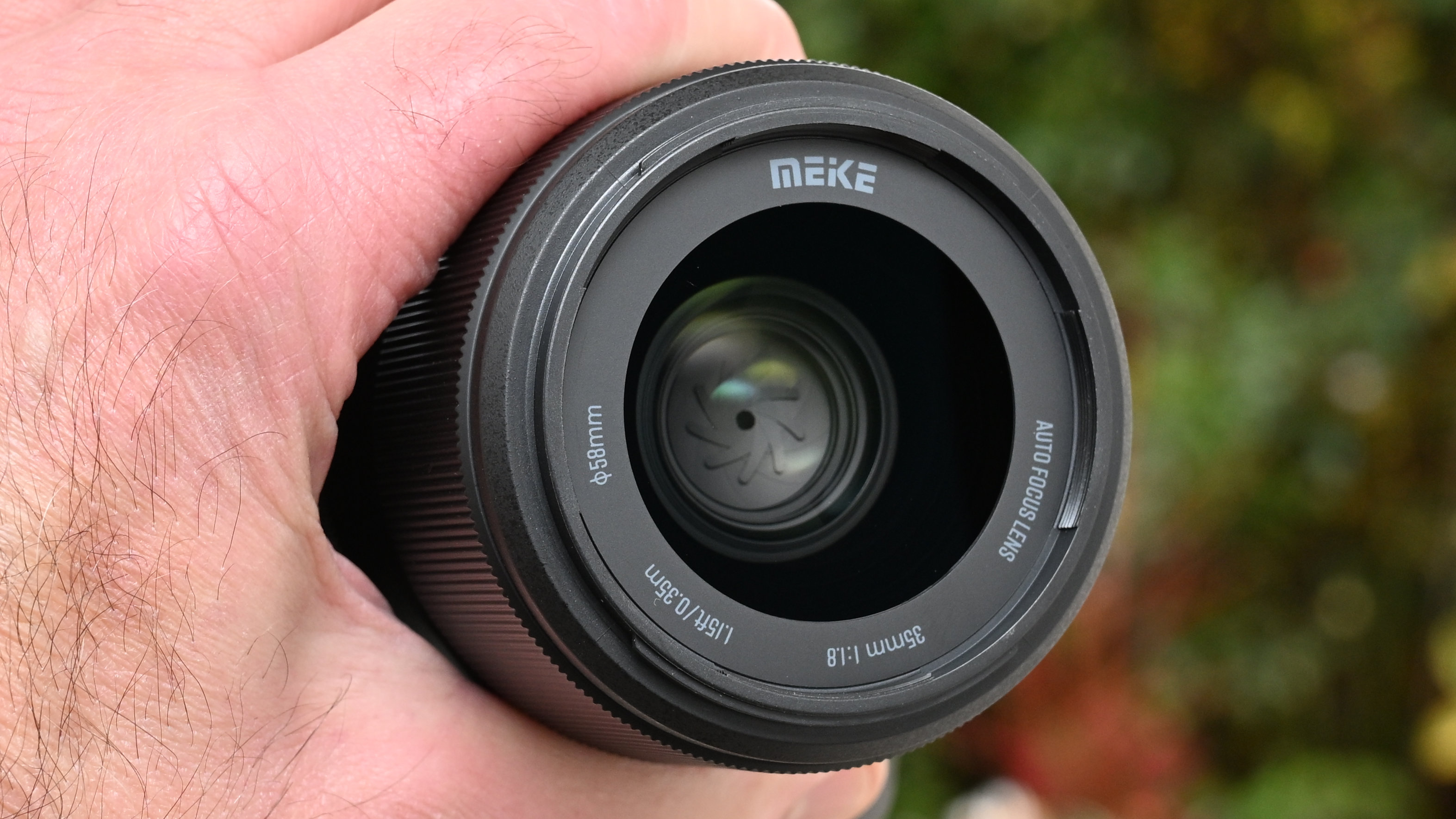Meike 35mm f/1.8 Pro AF product shot