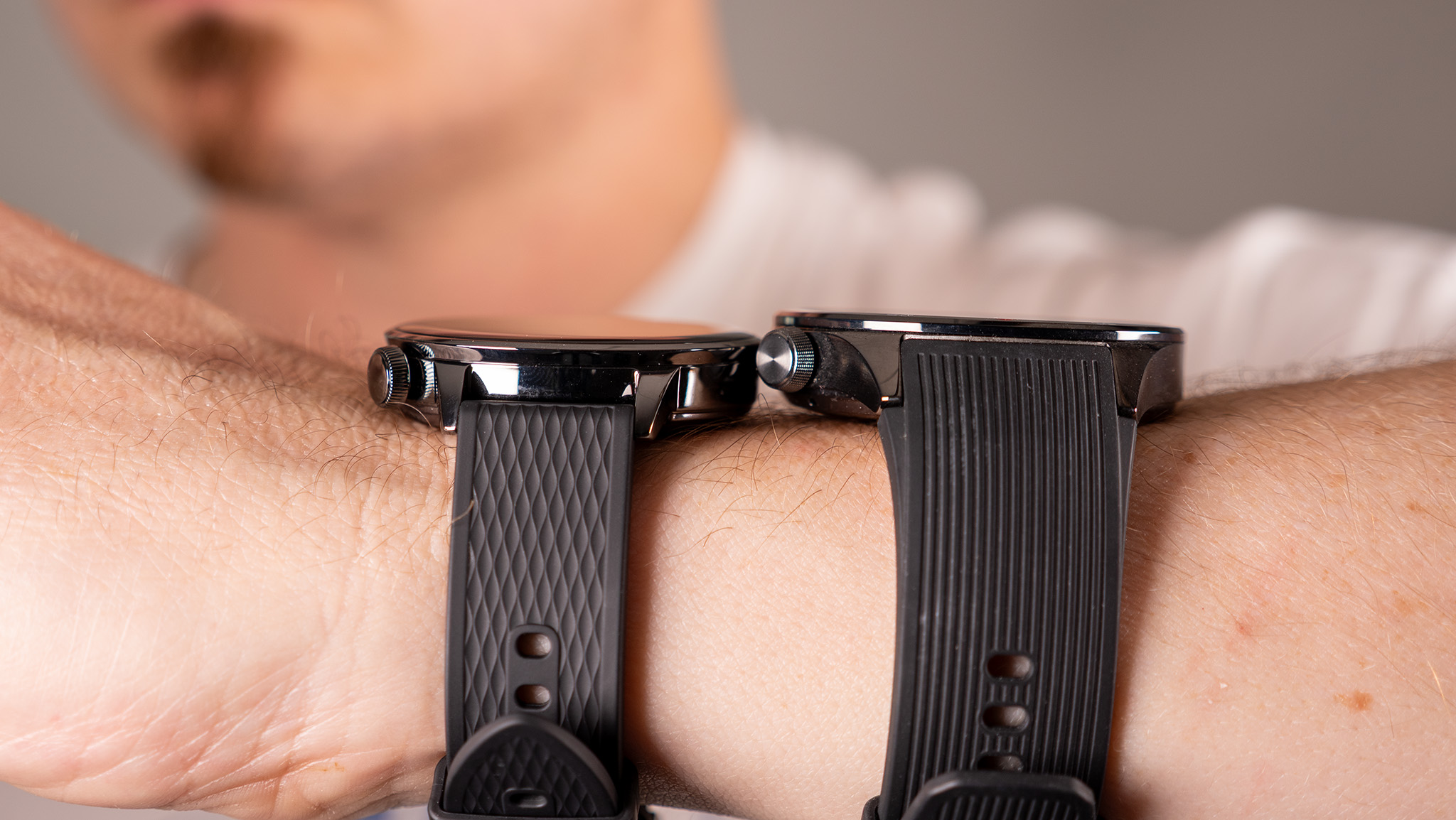 Comparing the sizes and shapes of the OnePlus Watch 3 and OnePlus Watch 3 43mm