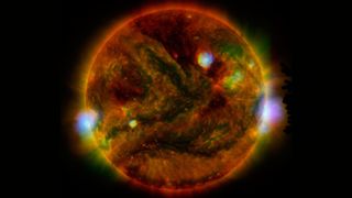 Could hidden alien probes circle our sun as part of an extraterrestrial communication network? A new study investigated the possibility. 