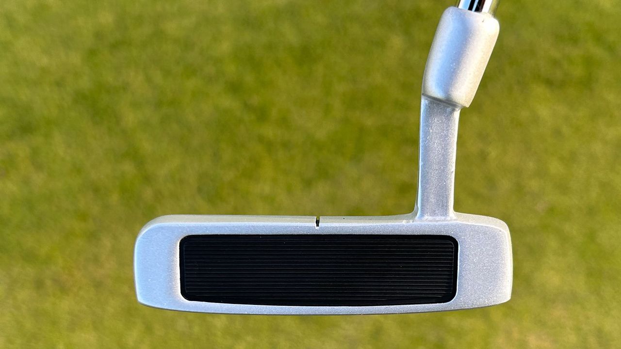 Photo of the putter of the Tour Edge TE-400 Package Set