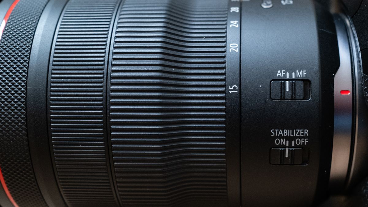 Canon RF 15-35mm f/2.8L IS USM control switches
