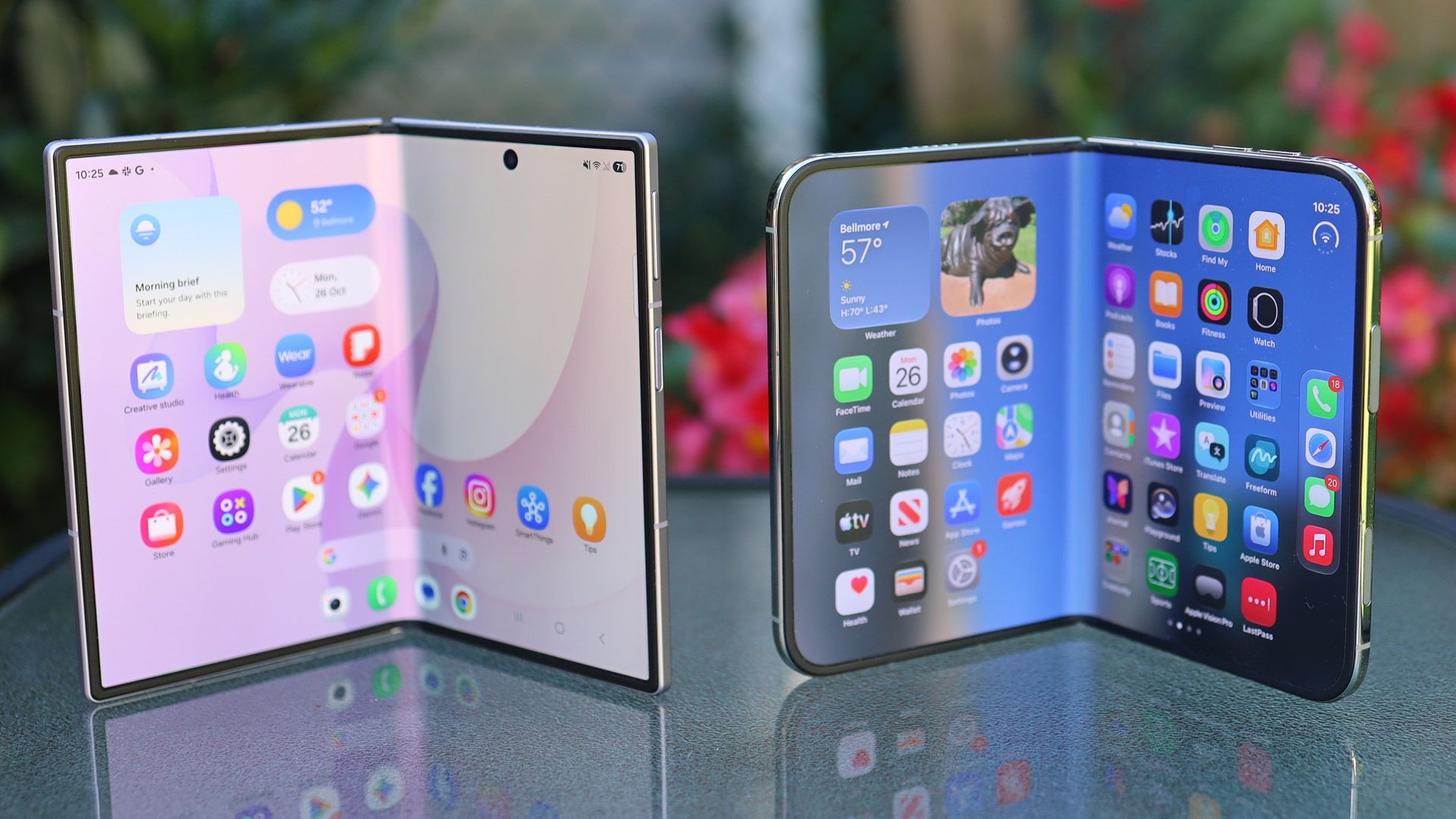iPhone Duo vs Samsung Galaxy Z Fold 8