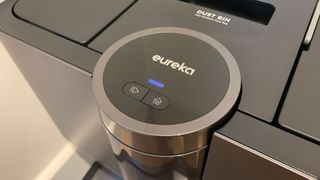 Controls on the Eureka J20 robot vacuum base station