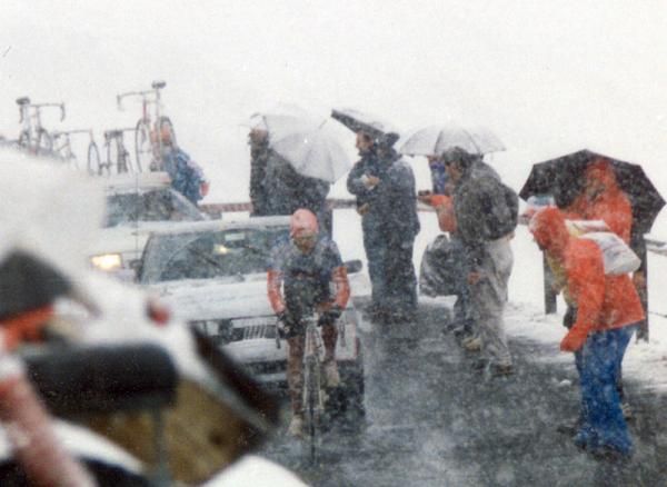 Andy Hampsten braves a blizzard while climbing the Gavia Pass.