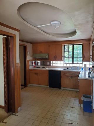 A woody kitchen with tactile walls, and flooring with small, muted tiles