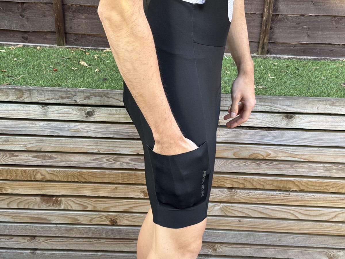Side pockets are relatively shallow
