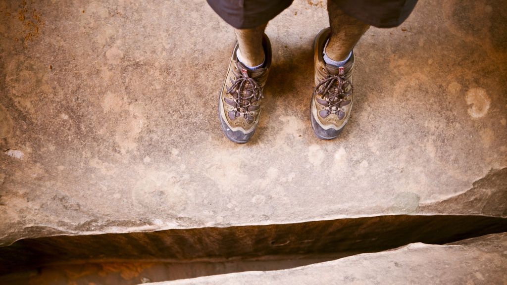 Approach shoes vs hiking shoes which are the best choice? Advnture