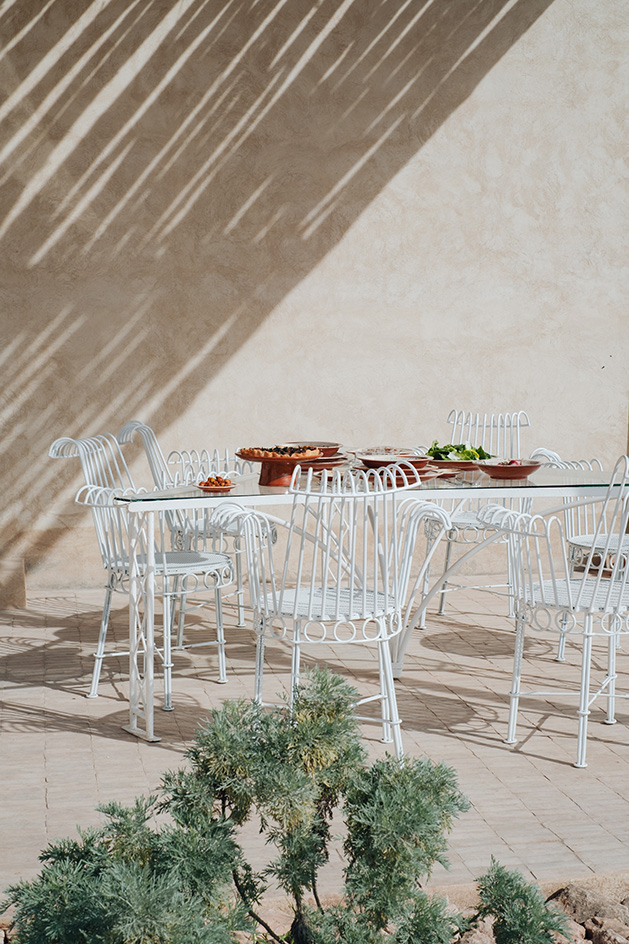 Moroccan retreat DDAR, a building in minimalist geometries and neutral tones