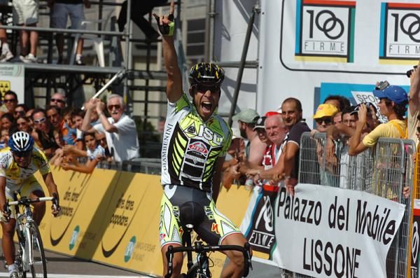 Giovanni Visconti (ISD) wins the Coppa Agostoni.