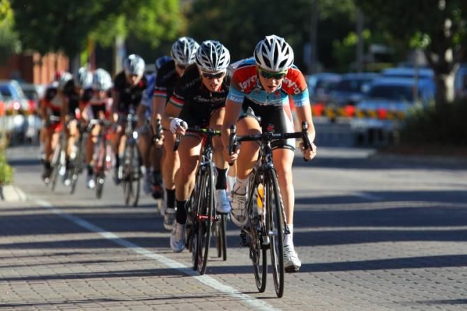 Amy Cure (Jayco-AIS) took over the front of the chase from Hogan in the closing three laps