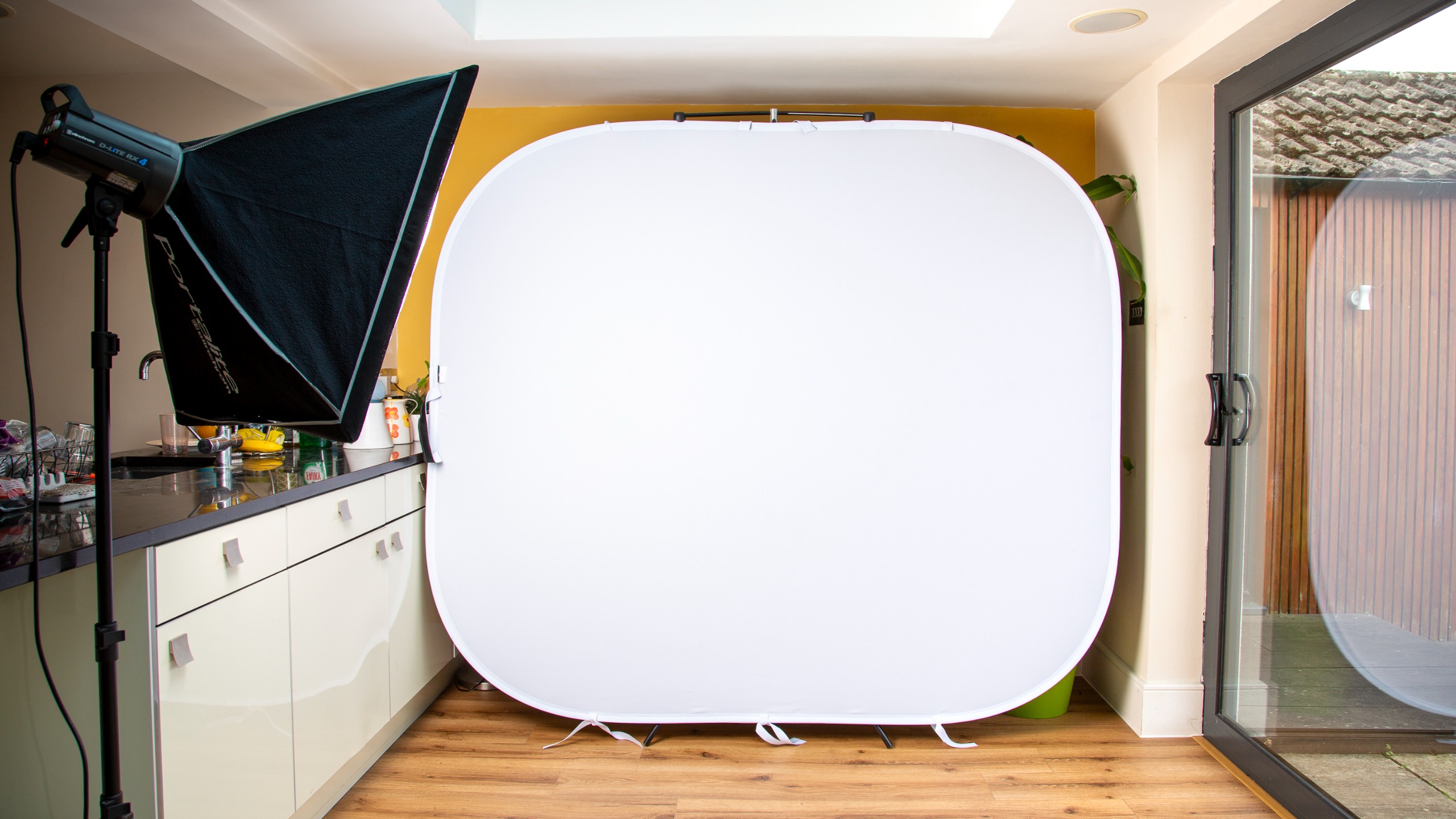 Manfrotto Plain Collapsible Reversible Backdrop 1.8x2.1m Black/White