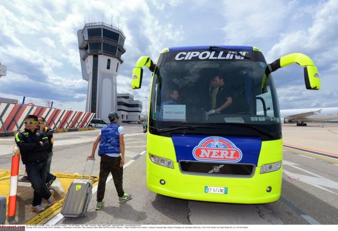 Yellow Fluo's bus awaiting its riders