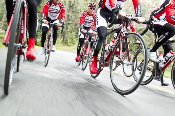 The roads of Napa Valley underneath the tires of the Jamis-Sutter Home team