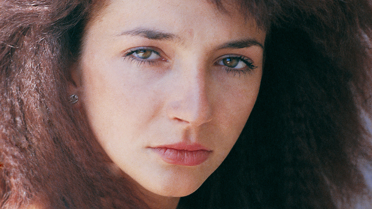 Close up of the British singer Kate Bush, pose for a photo shoot. Italy 1978 (Photo by Angelo Deligio\Mondadori via Getty Images)