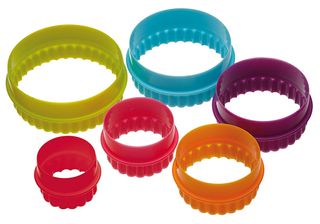 kitchen craft colourworks plastic plain and fluted round cookie cutters