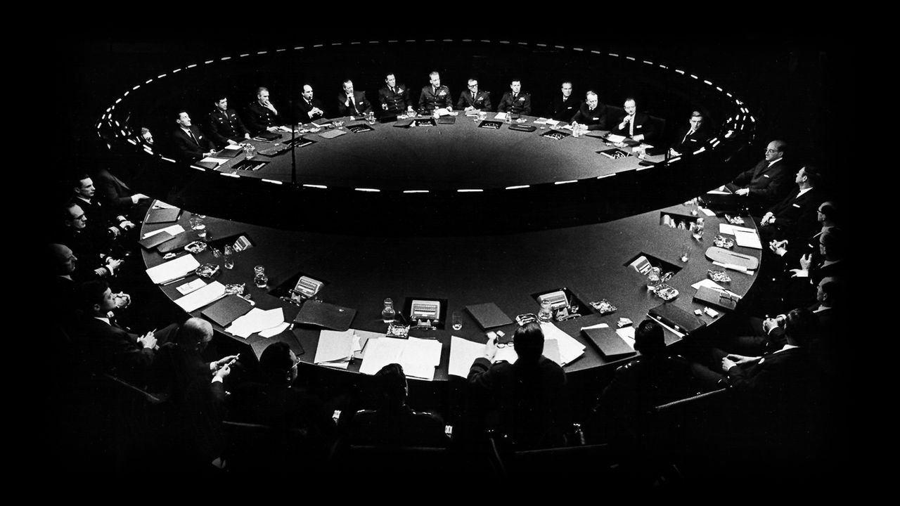 A film still of the War Room from Dr Strangelove