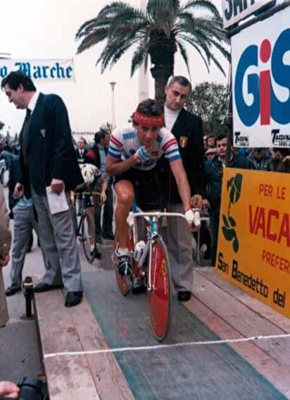 Roberto Visentini gets ready for the San Benedetto del Tronto time trial in 1986.