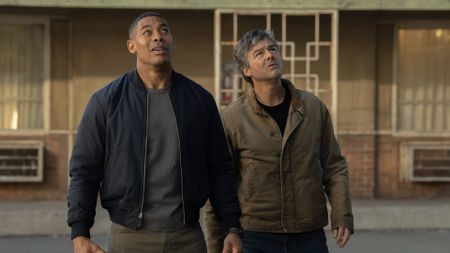  Aaron Pierre as John Stewart and Kyle Chandler as Hal Jordan in Lanterns