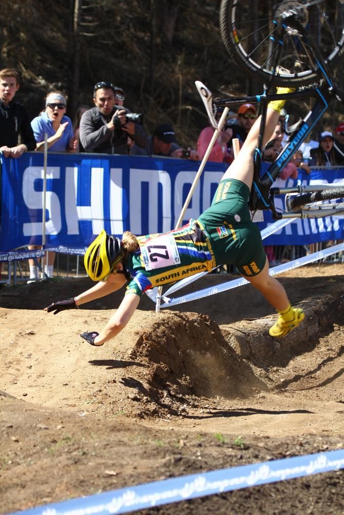 South African Mariska Strauss took a nasty fall when she was poised for a semi-final position