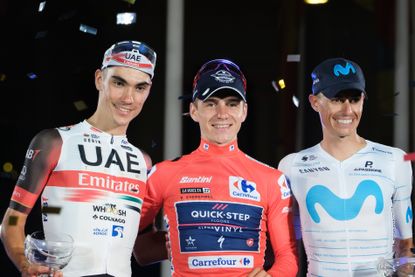 Remco Evenepoel (c), Juan Ayuso (l) and Enric Mas on the podium of the 2022 Vuelta a España