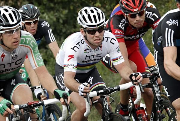 Mark Cavendish (HTC-Highroad) debuted his world champion's kit at Paris-Tours.