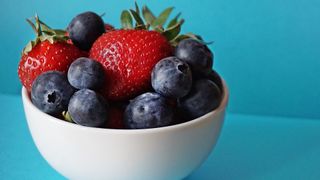 Foods to never store in a fridge: berries