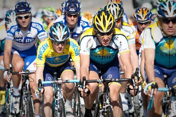 Lance Armstrong works for Amgen Tour of California leader Levi Leipheimer in 2009