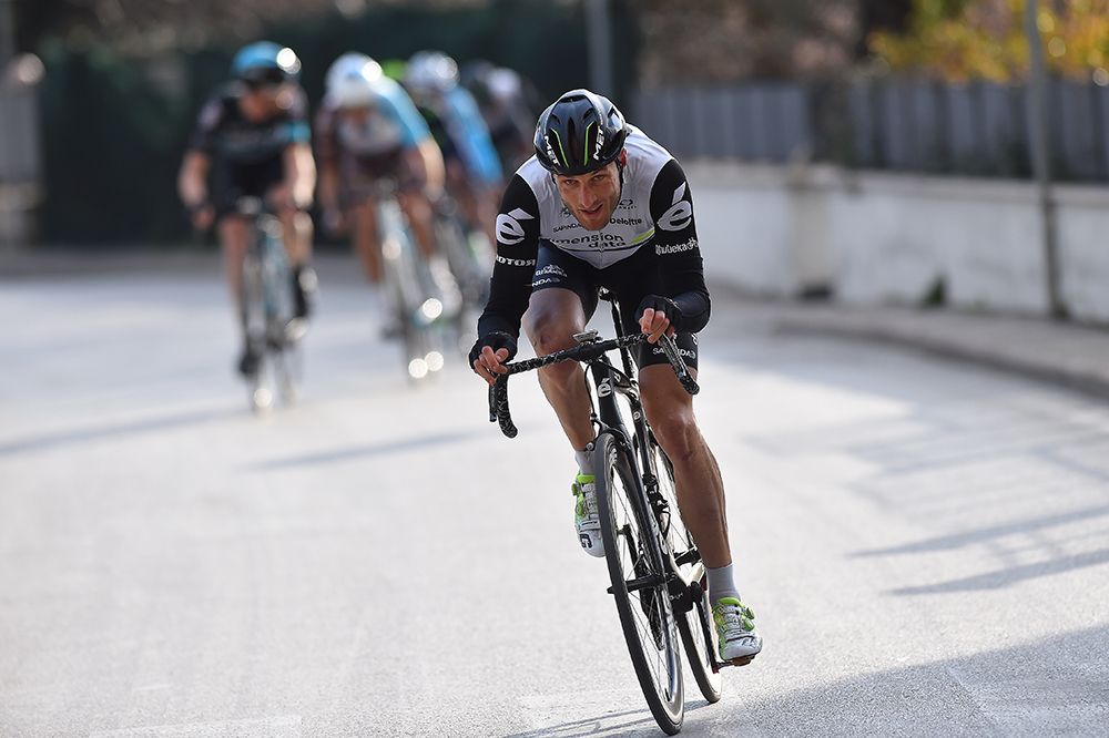 Stephen Cummings (Dimension Data) attacks his breakaway companions