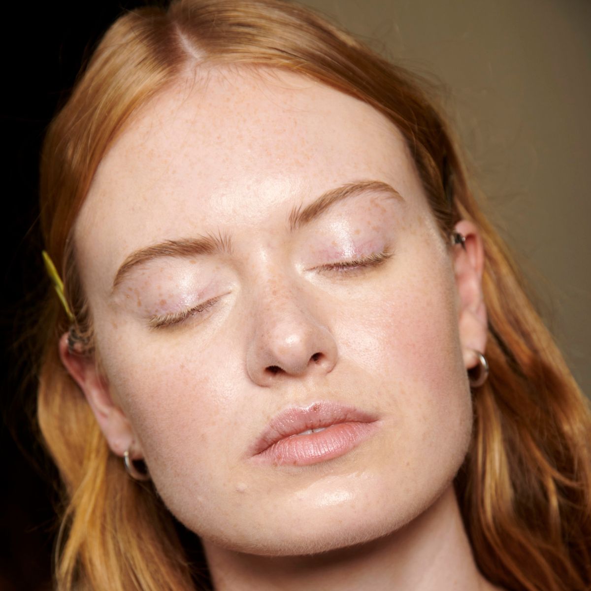 modeel backstage with eyes closed and glowy skin