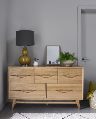 Oak Furnitureland chest of drawers
