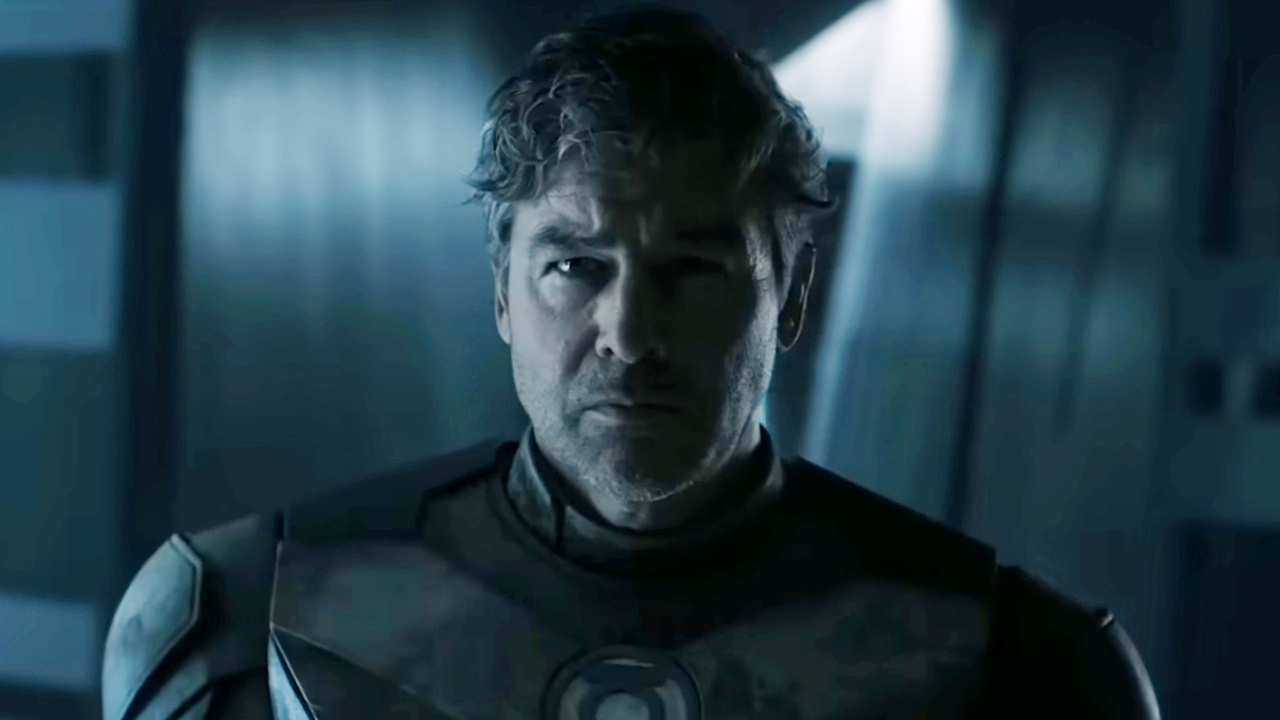 Kyle Chandler suited up as Hal Jordan/Green Lantern in Lanterns (2026).