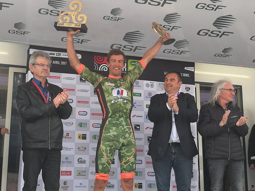 Damien Gaudin atop the Tro-Bro L&eacute;on podium
