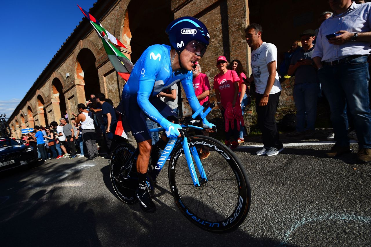 Richard Carapaz (Movistar) beat his team leader Landa