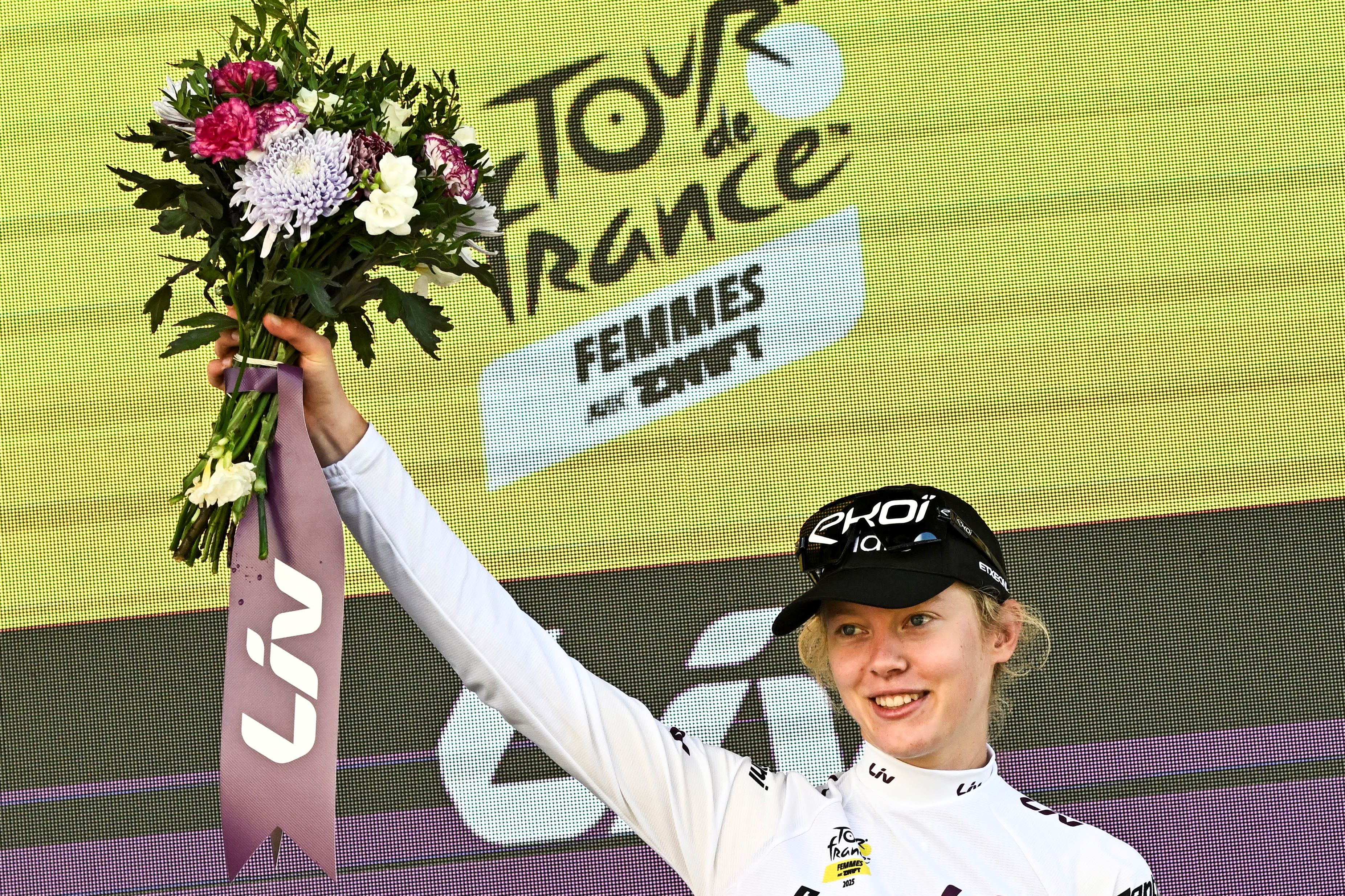 Julie Bego retains white on stage 5 of the Tour de France Femmes 2025.