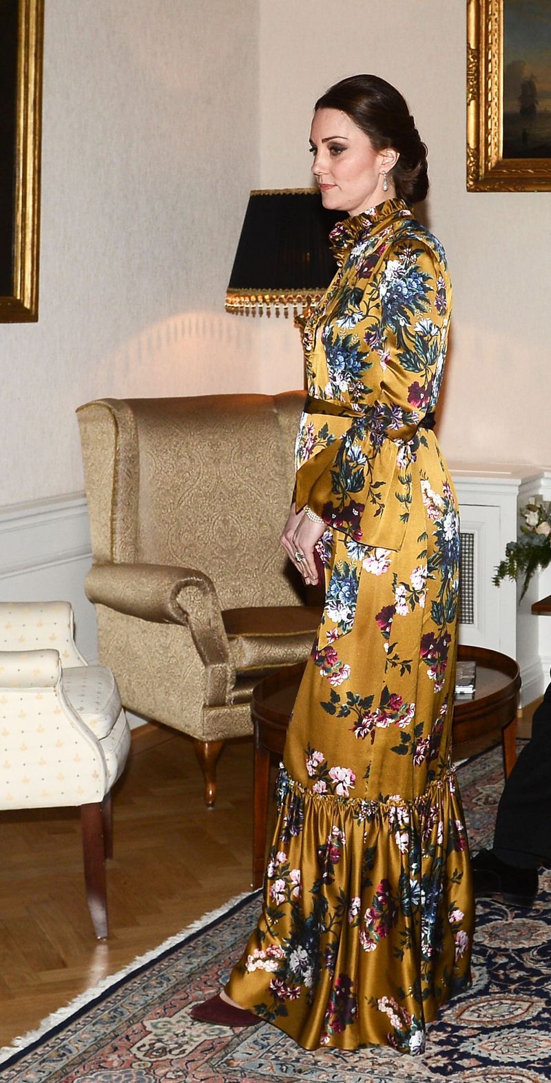 Clothing, Dress, Yellow, Formal wear, Fashion, Fashion model, Sari, Fashion design, Gown, Haute couture,