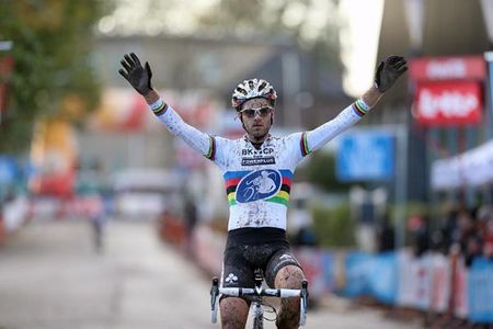 World champion Niels Albert (BKCP-Powerplus) wins in Dottignies for the second straight year.