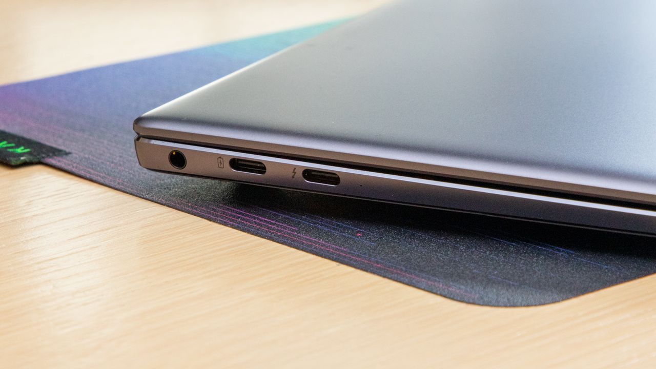 MateBook X Pro key travel in use