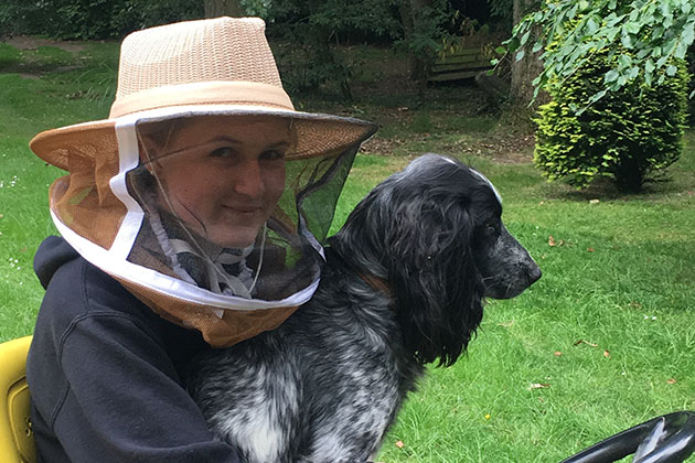 Lucy-and-Mycroft-waiting-for-the-bees-arrival-1.jpg
