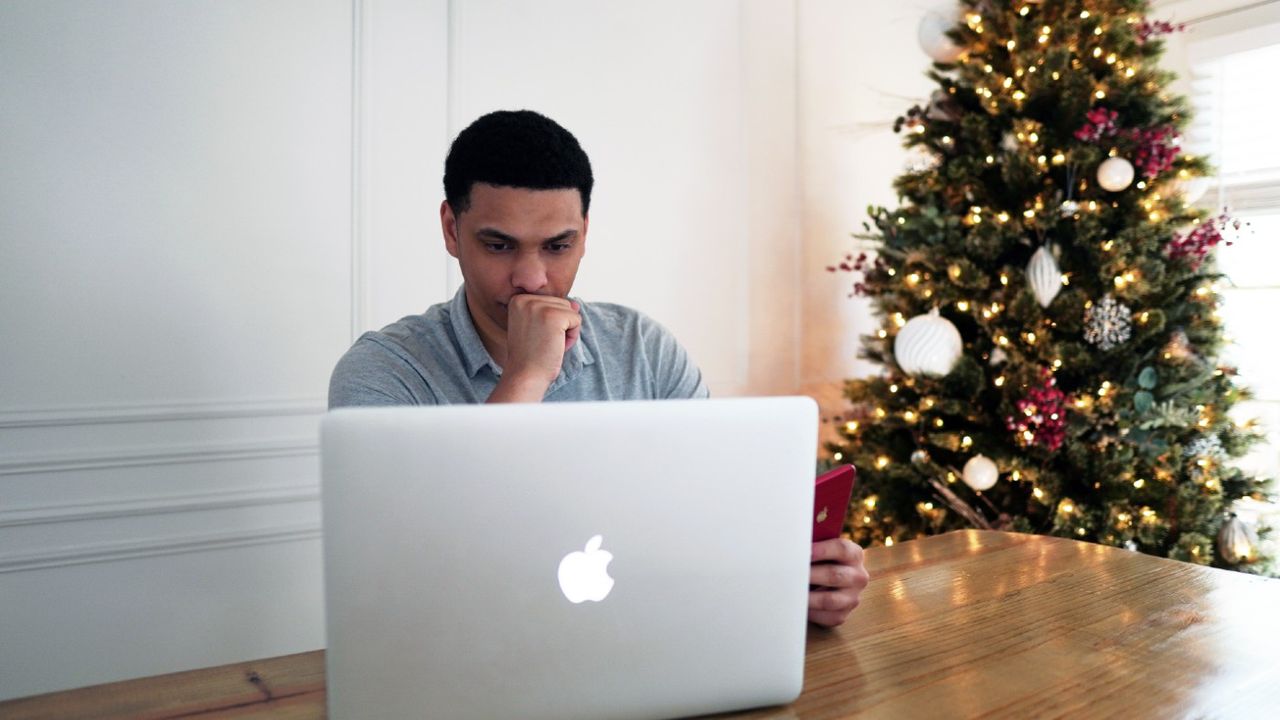 Person on the computer, with a confused expression