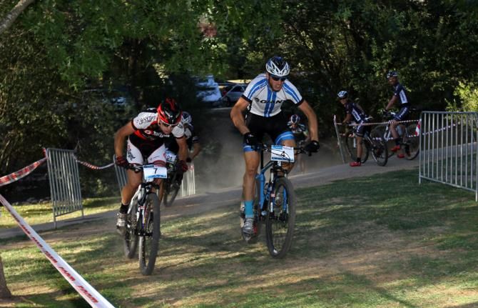 Luke Fetch overtakes Paul van der Ploeg as Bec Henderson and Dan McConnell watch in the background