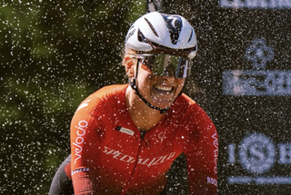 Gravel Earth: Geerike Schreurs and Mads Würtz Schmidt solo to elite wins at The River and capture series titles