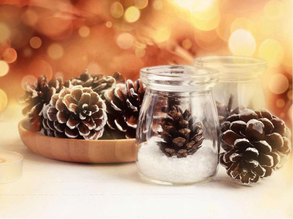Natural beautiful #Christmas #candles.  Pine cone candles, Pine cone  decorations, Cones crafts